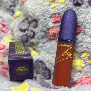 Mac x Lisa Liquid Lipcolor- Swoon For Blooms BNIB
